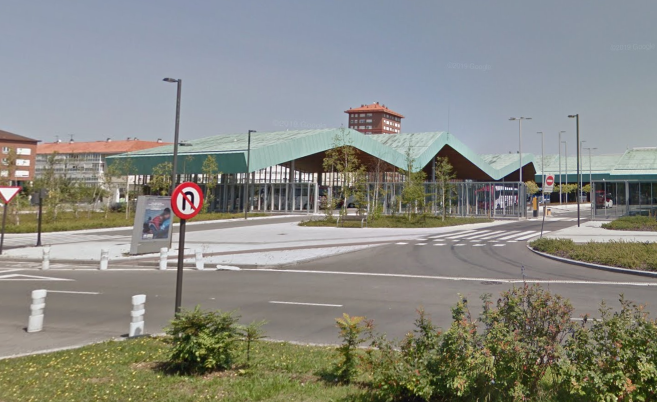 Una mujer es detenida por pedir dinero bajo amenaza y agredir a un policía en la estación de Vitoria