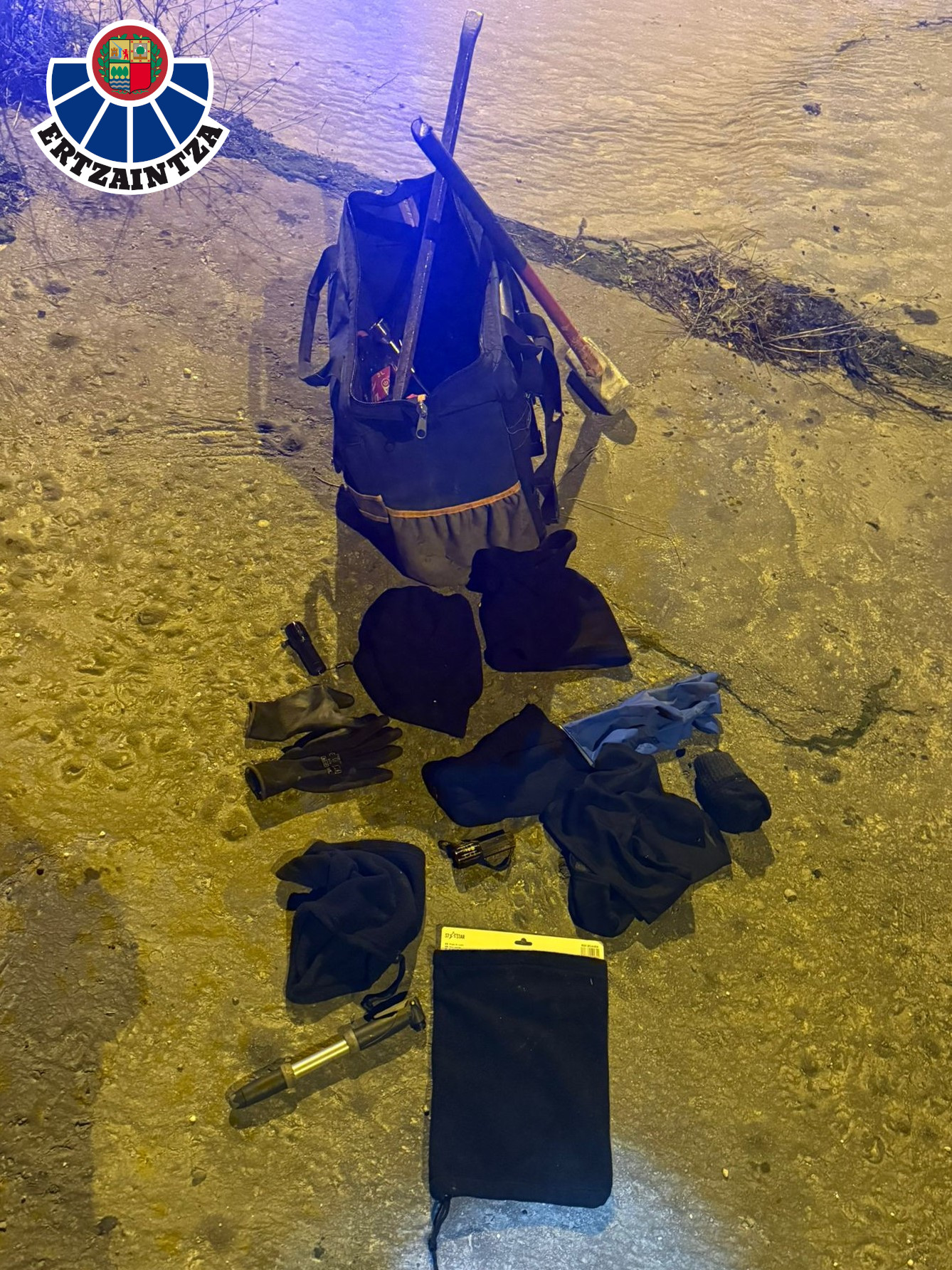 Cuatro detenidos tras un robo con butrón en una empresa de Júndiz