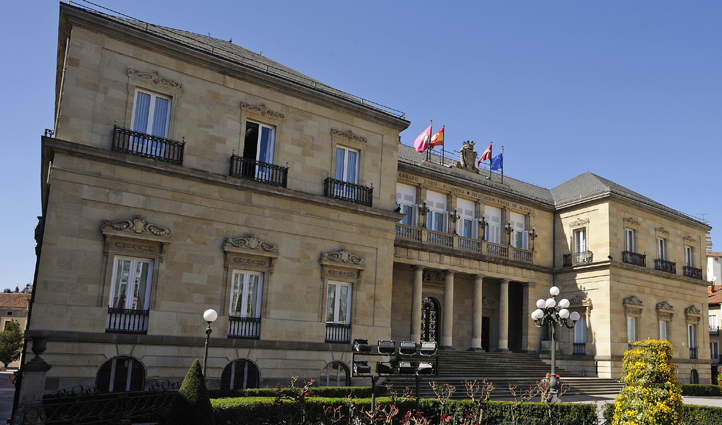 La Diputación Foral refuerza la financiación local y avanza en infraestructuras y memoria democrática